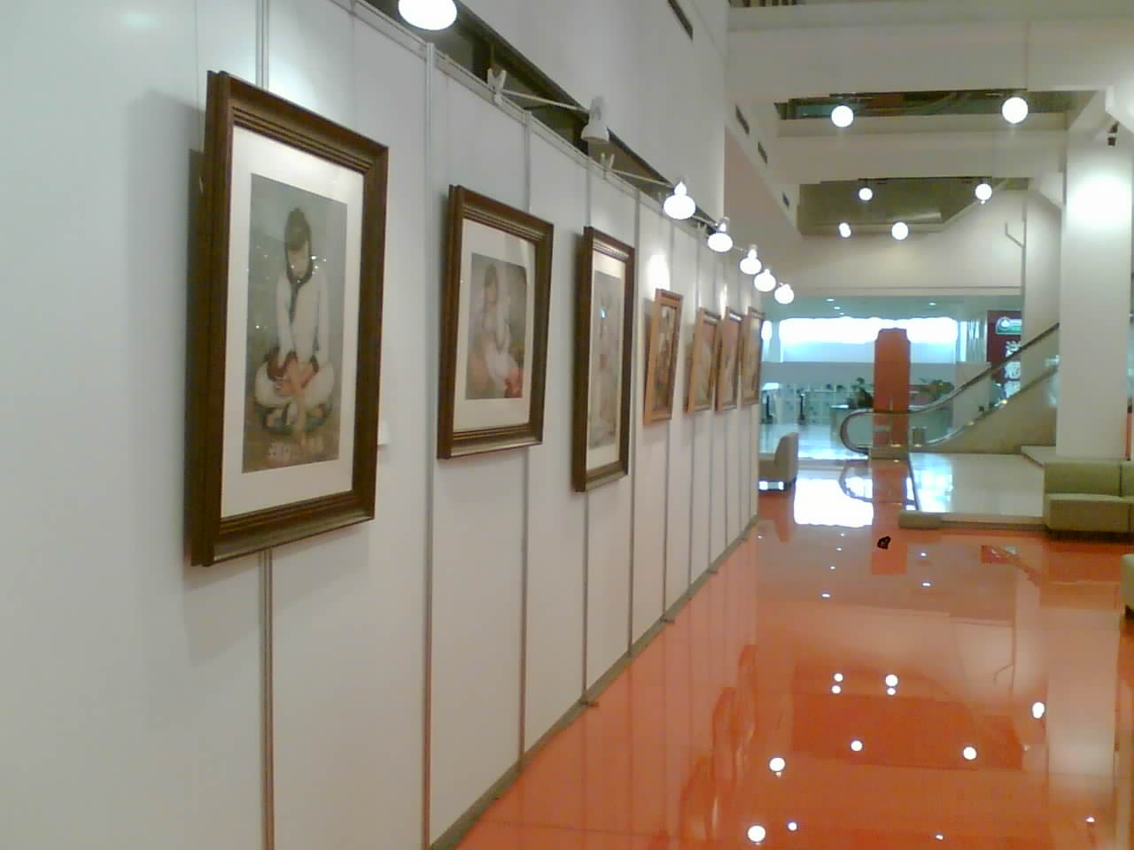 八棱柱畫(huà)展展板.jpg